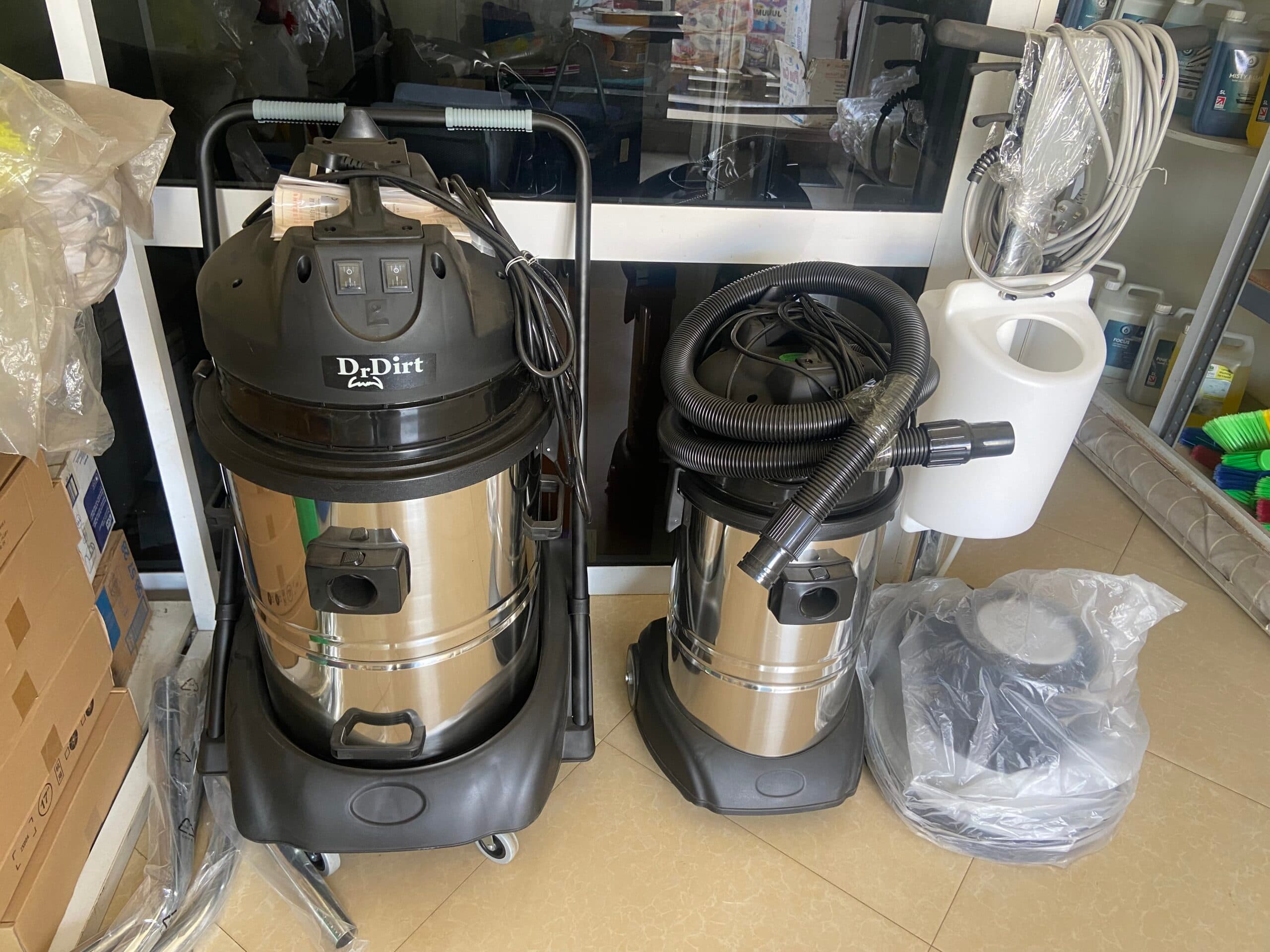 Industrial vacuum cleaners and cleaning equipment